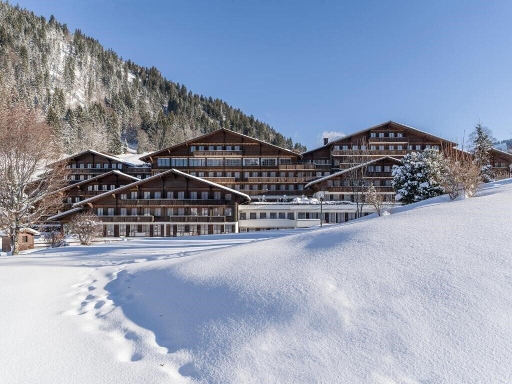 Hotel HUUS Gstaad Hotel 4*