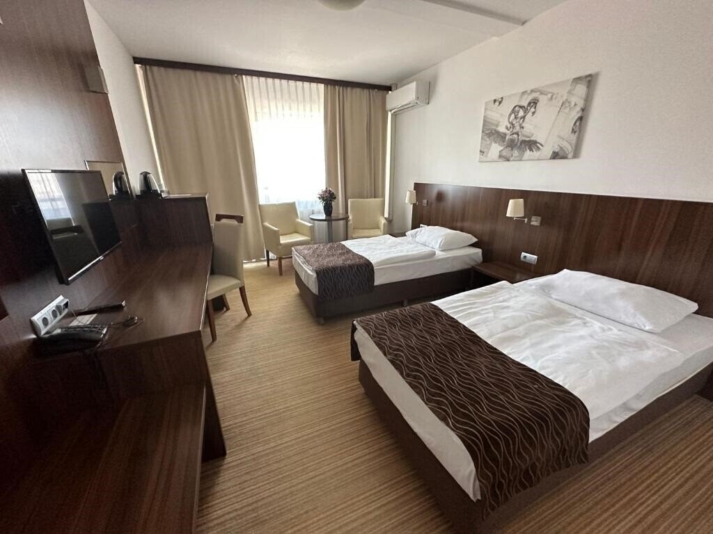 Imaginea Hotel Bratislava 4*