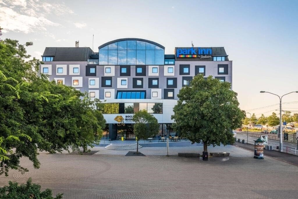 Hotel Park Inn Danube 4*