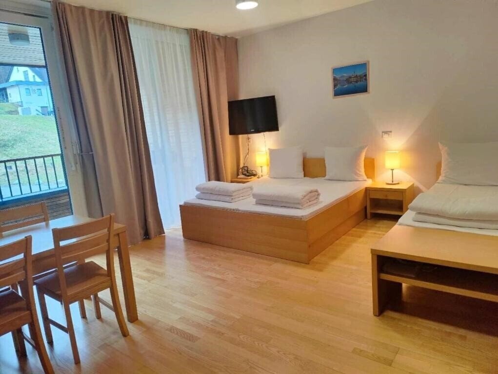 Imaginea Gozdna Villa Mari 4*