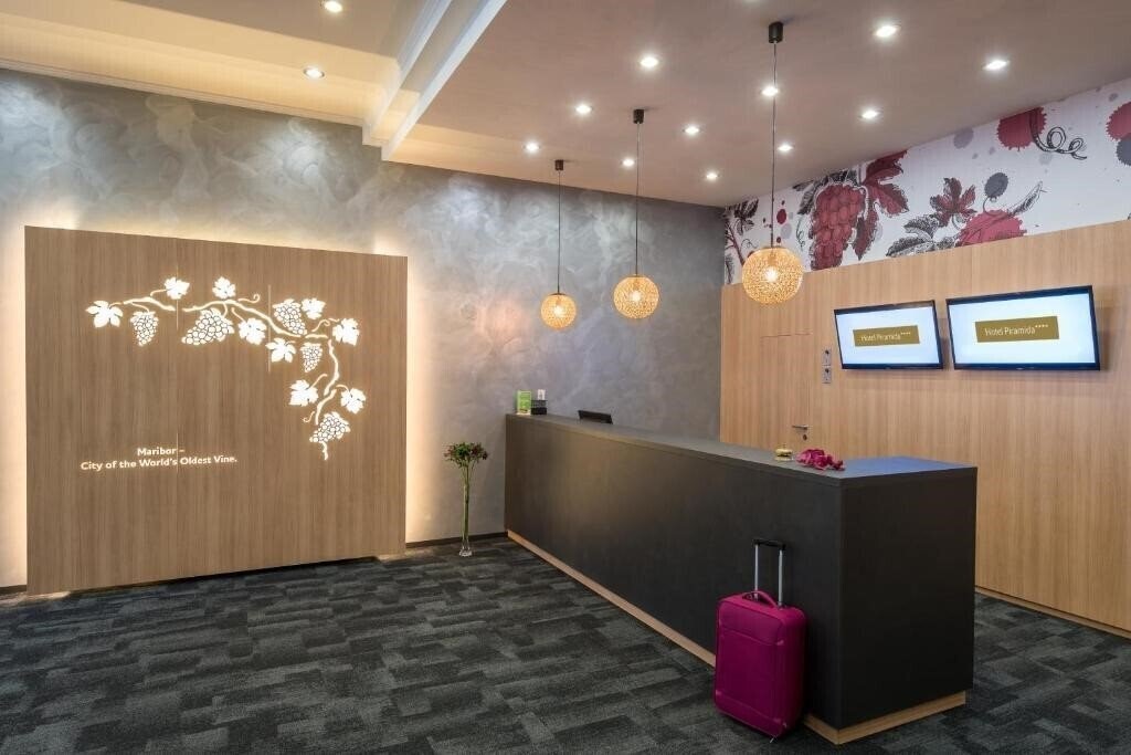 Fotografie Piramida 4*