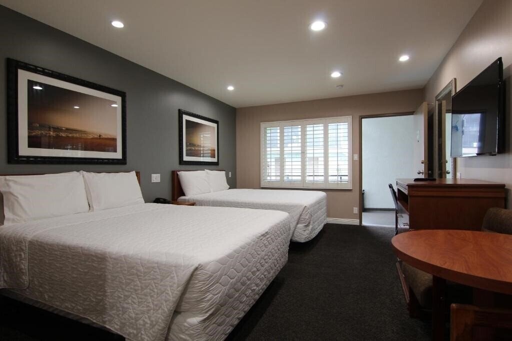 Fotografii Dunes Inn Wilshire 2*