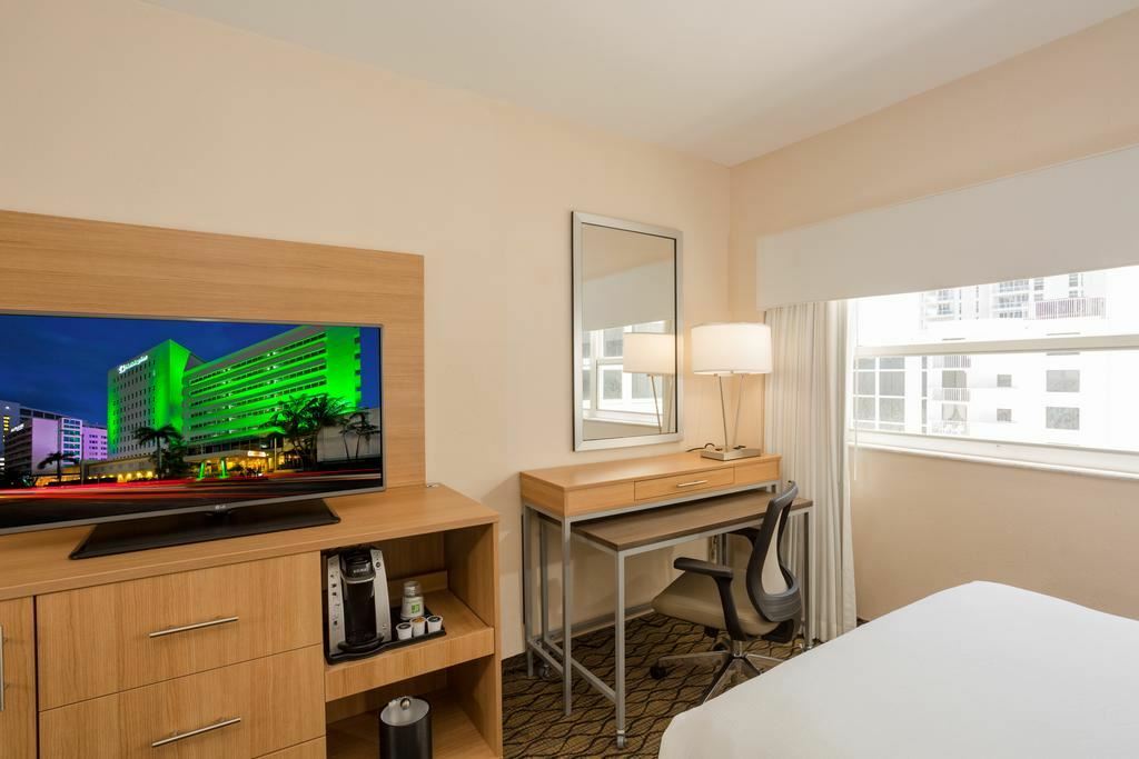 Фотография Holiday Inn Miami Beach - Oceanfront 3*