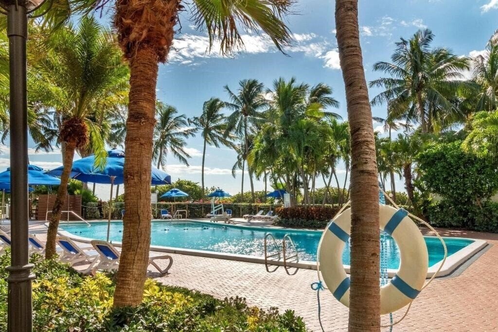 Hotel Four Points by Sheraton Miami Beach 3*