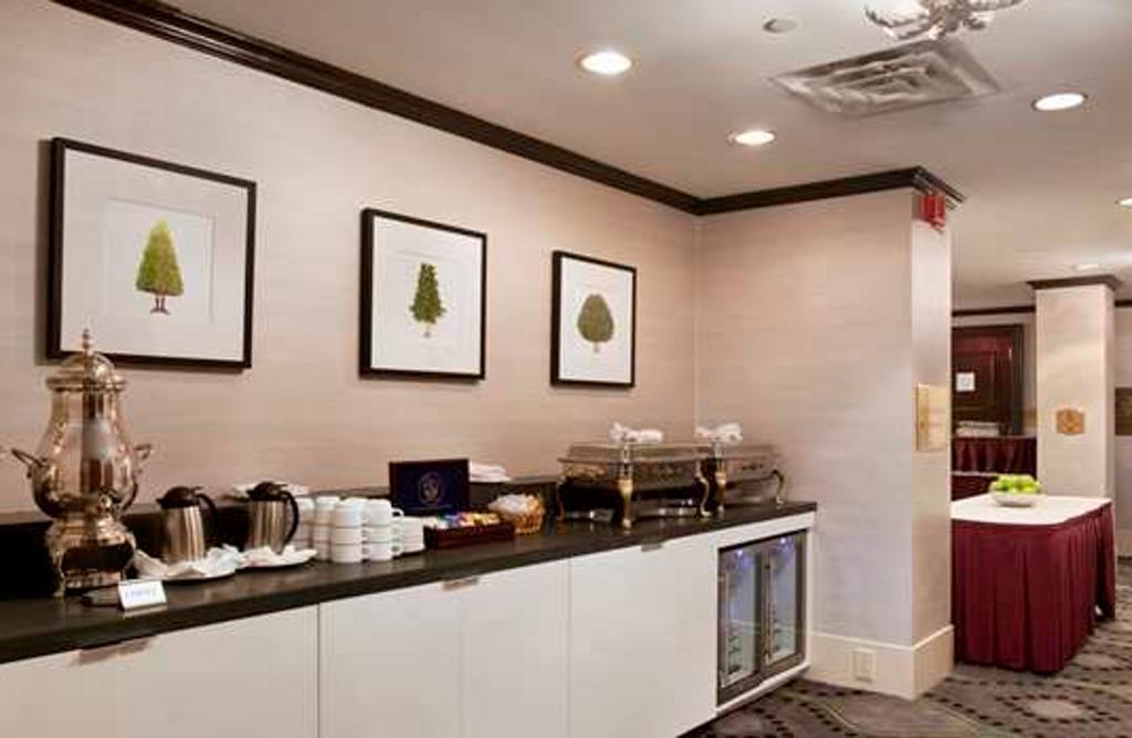 Imaginea Hilton Manhattan East 4*