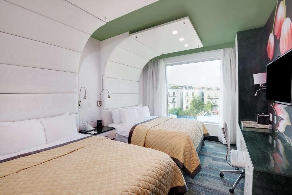 Фото Wyndham Garden Brooklyn Sunset 4*