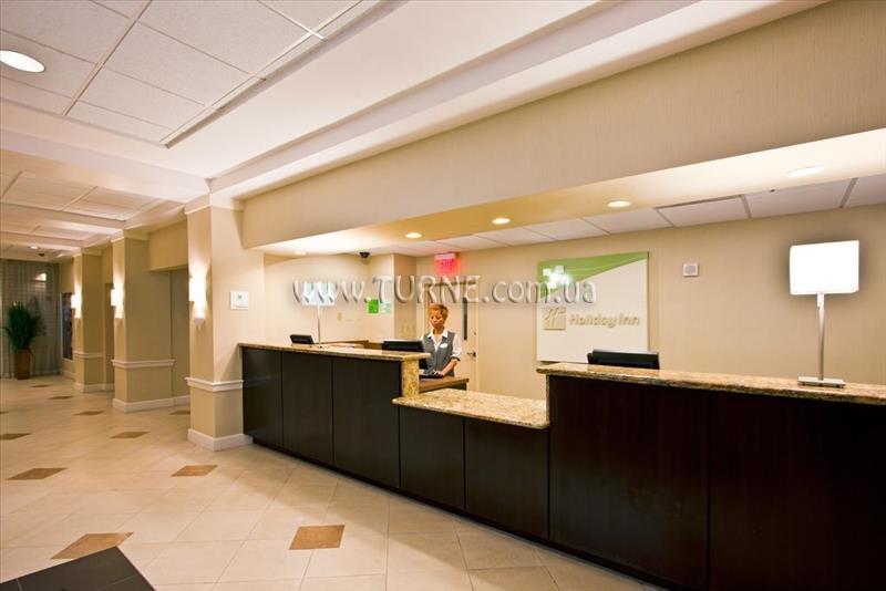 Imaginea Holiday Inn & Suites Across 3*