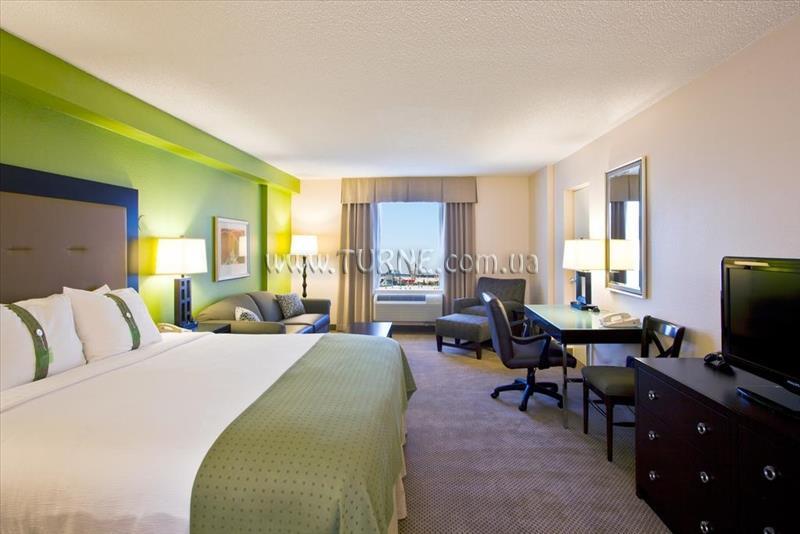 Imaginea Holiday Inn & Suites Across 3*