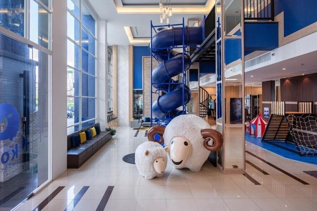 Hotel Demeter Residences Suites Bangkok 3*