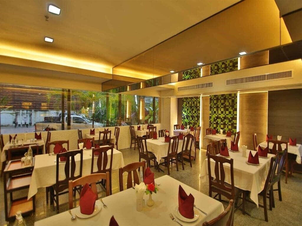 Imaginea Convenient Park Bangkok 3*