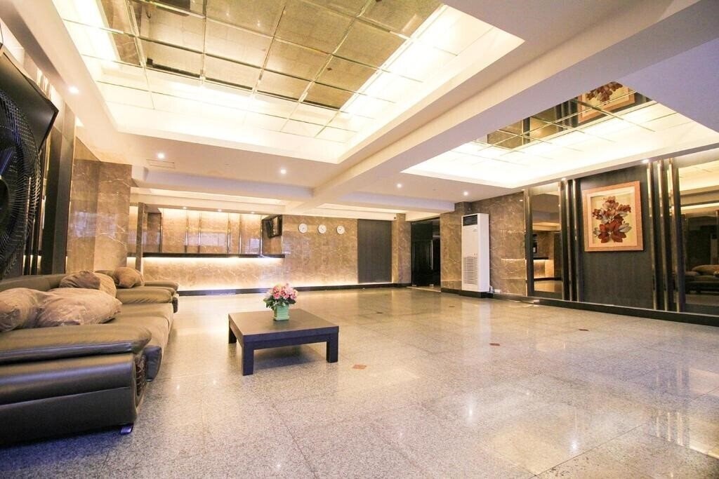 Imaginea Convenient Park Bangkok 3*