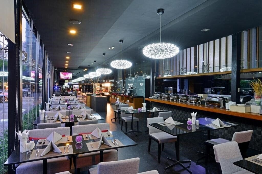 Картинка Arize Hotel Sukhumvit 4*