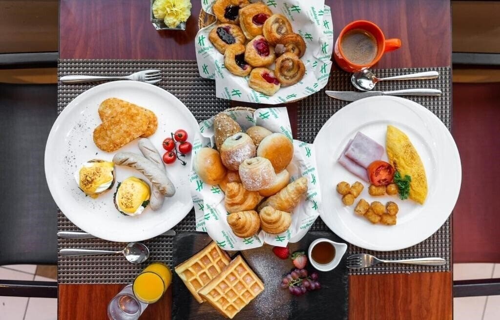 Imaginea Holiday Inn Silom 4*