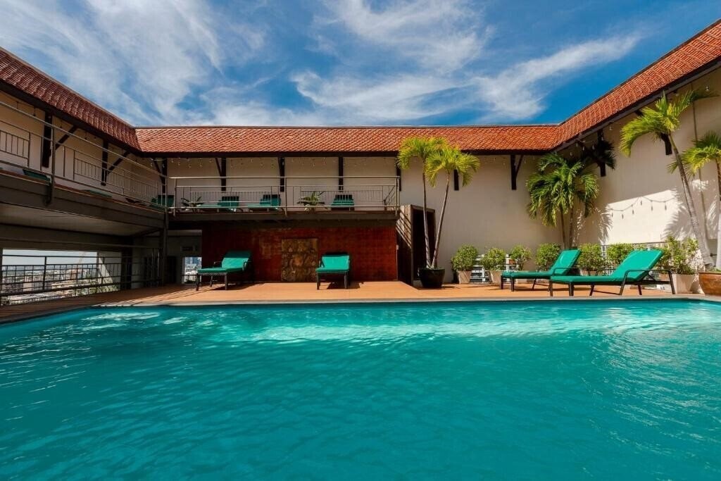 Отель Pinnacle Lumpinee Hotel & Spa 3*