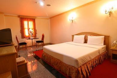 Imaginea 13 Coins Hotel Ngam Wong Wan 2*