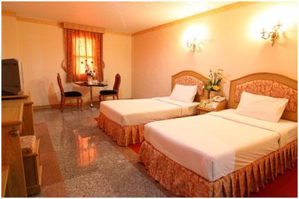 Imaginea 13 Coins Tower Hotel Ratchada 2*