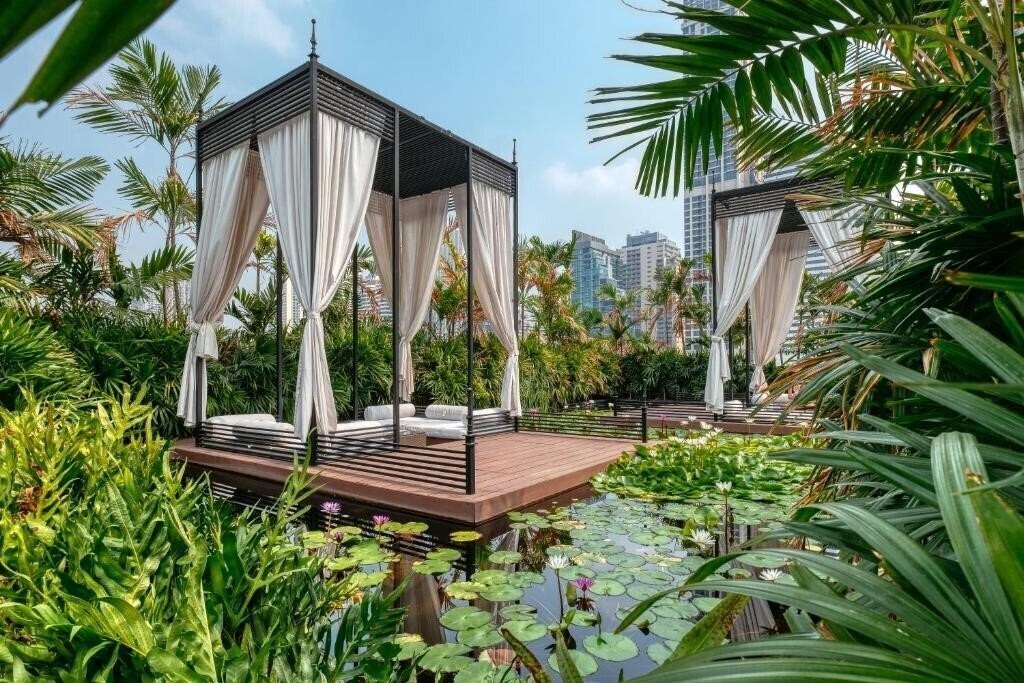 Отель Movenpick Hotel Sukhumvit 15 Bangkok 5*