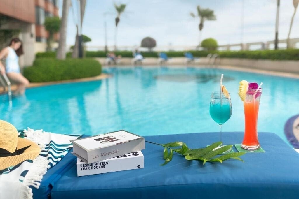 Отель The Emerald Hotel Bangkok 4*