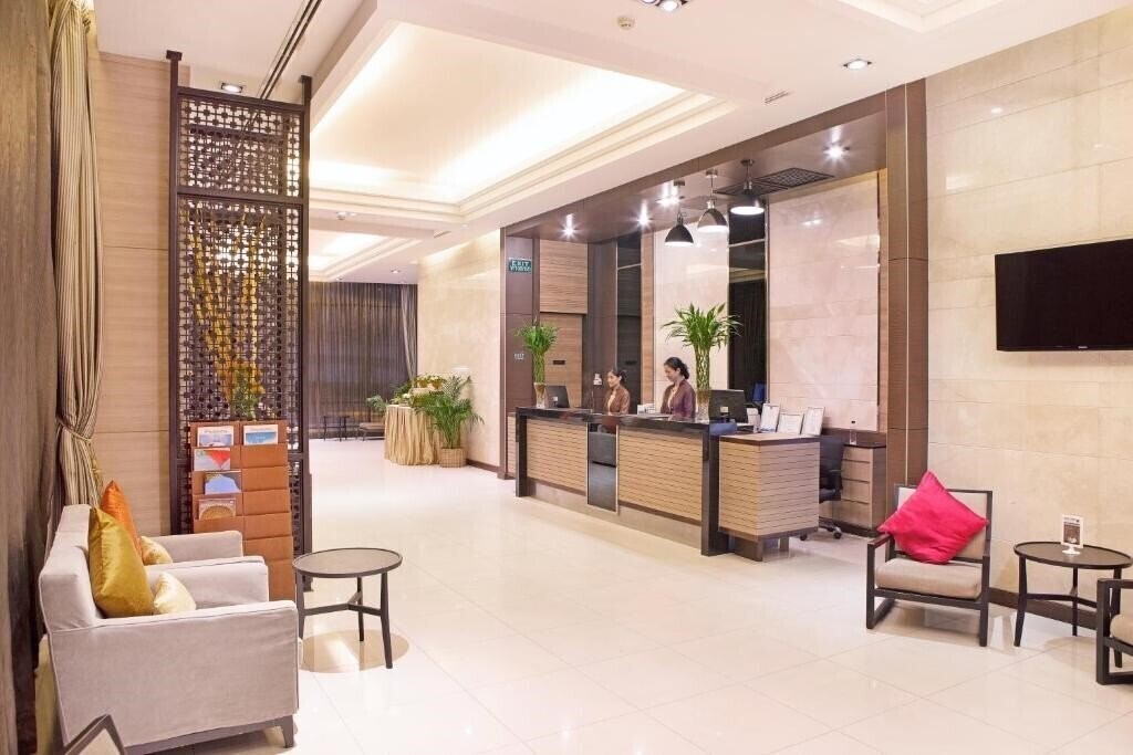 Imaginea Mida Hotel Ngamwongwan *** 3*