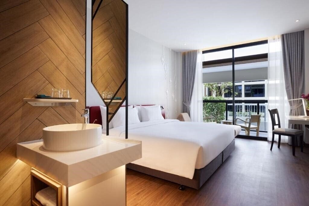 Imaginea Centara Life Hotel Bangkok Phra Nakhon 3*