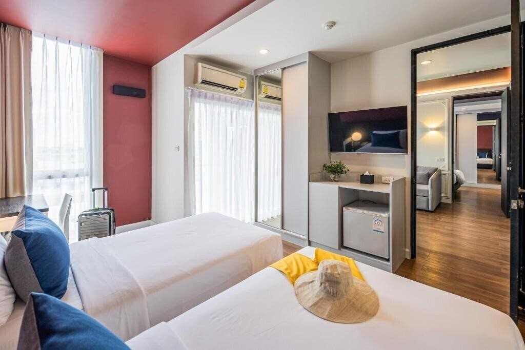 Fotografii Blue Hippo & Red Crocodile Hotel 4*