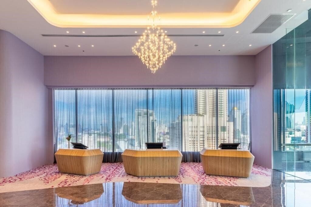 Изображение Queensland Hotel Bangkok 4*