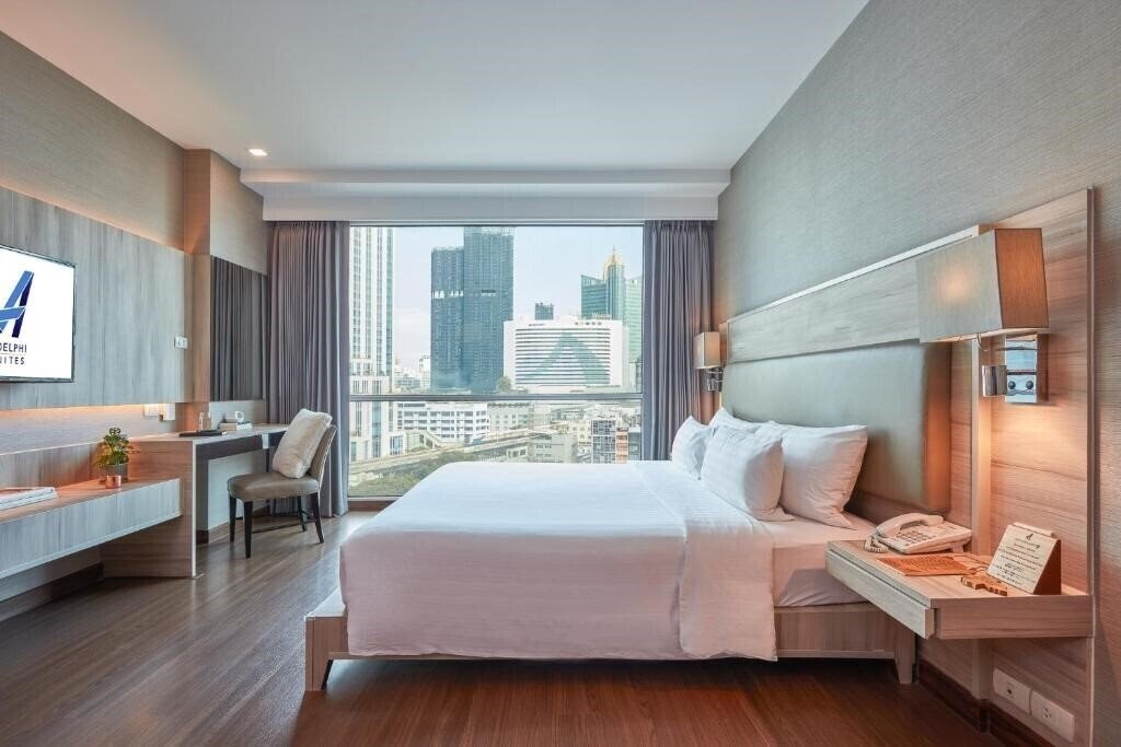Отель Adelphi Suites 4*