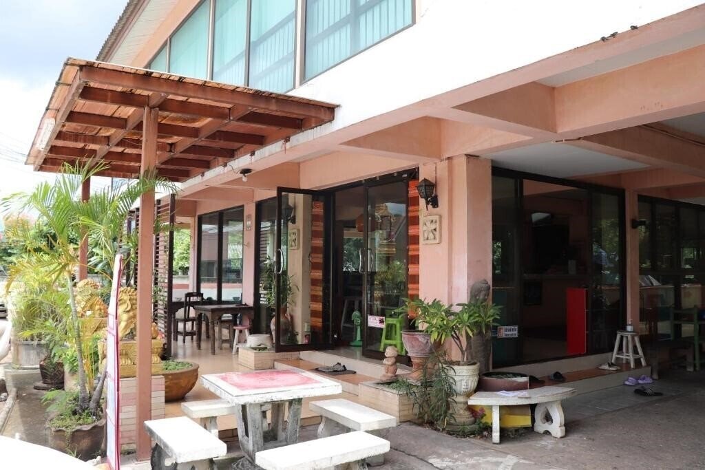 Hotel Oyo 75408 Tipsiri Place 2*