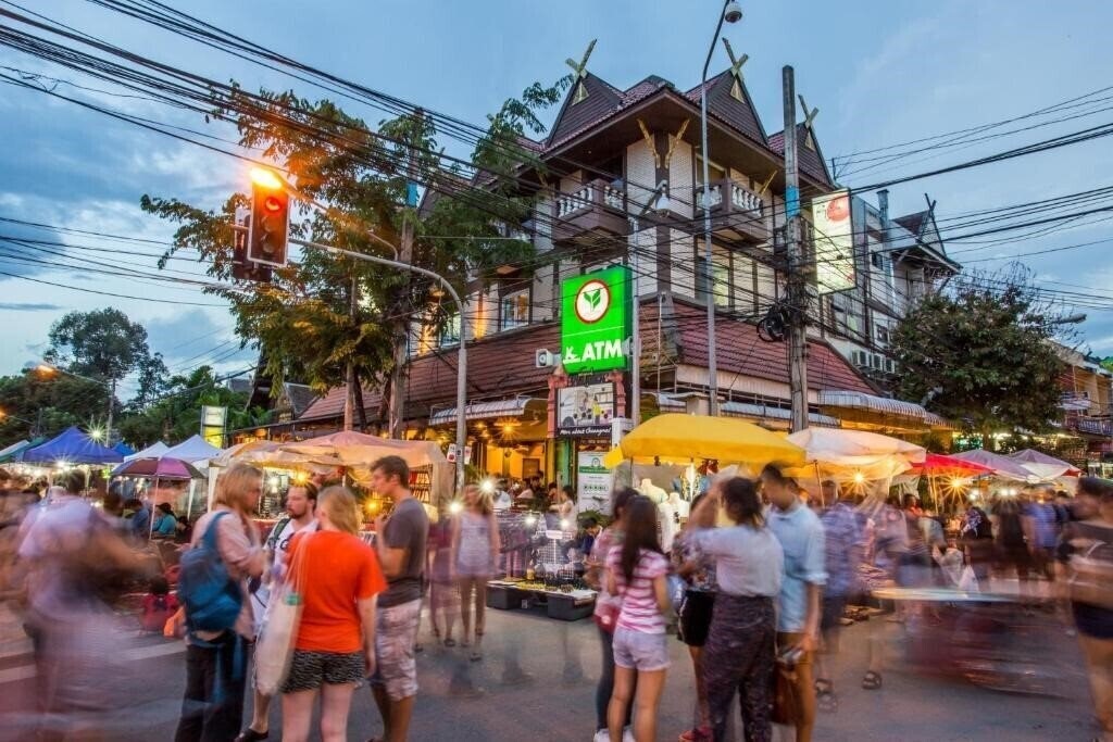 Imaginea Parasol Hotel Chiang Mai By Compass Hospitality 2*