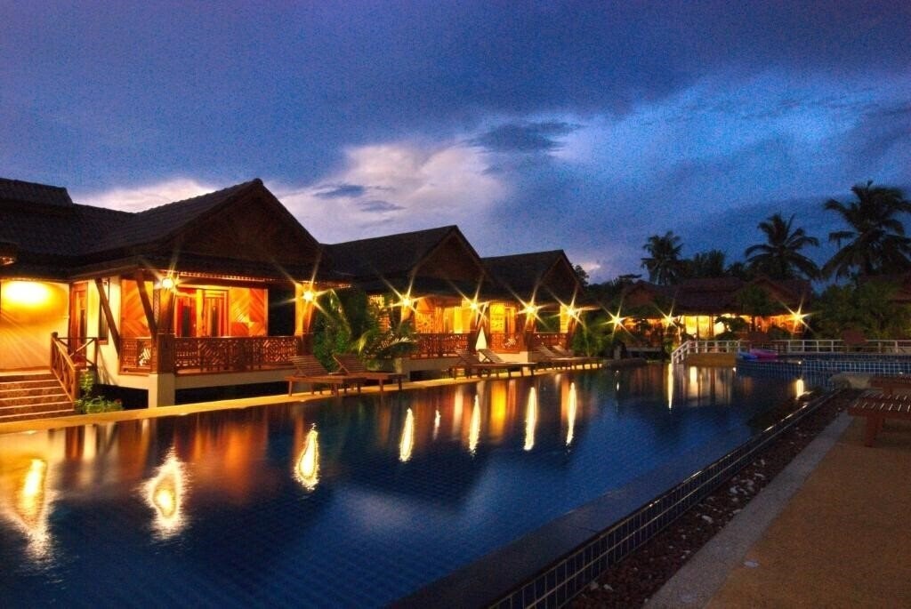 Отель Sangsawan Palace Khaolak Resort 3*