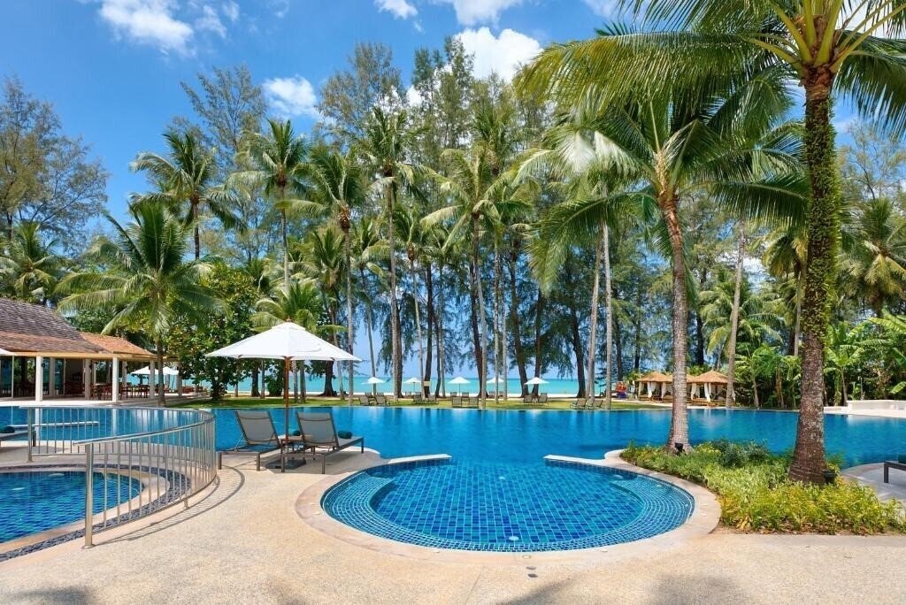 Fotografie Outrigger Khao Lak Beach Resort (ex. Royal Bangsak Beach Resort) 5*