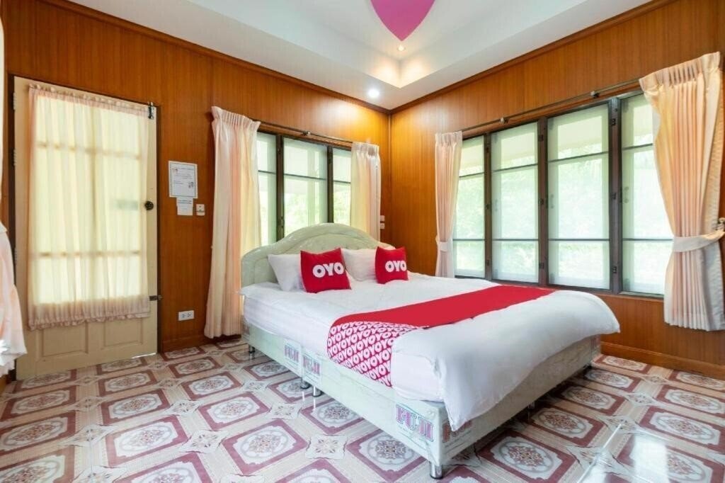 Hotel Oyo 1062 Baanrai Kongjaroen 3*
