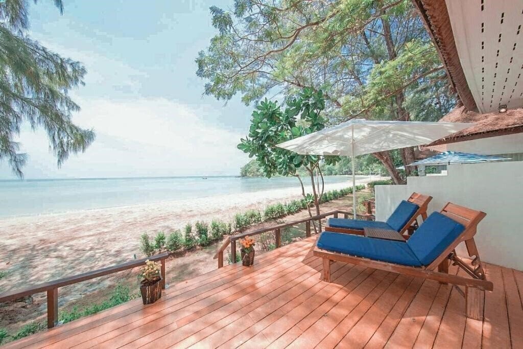 Imaginea Twin Bay Resort Lanta 3*