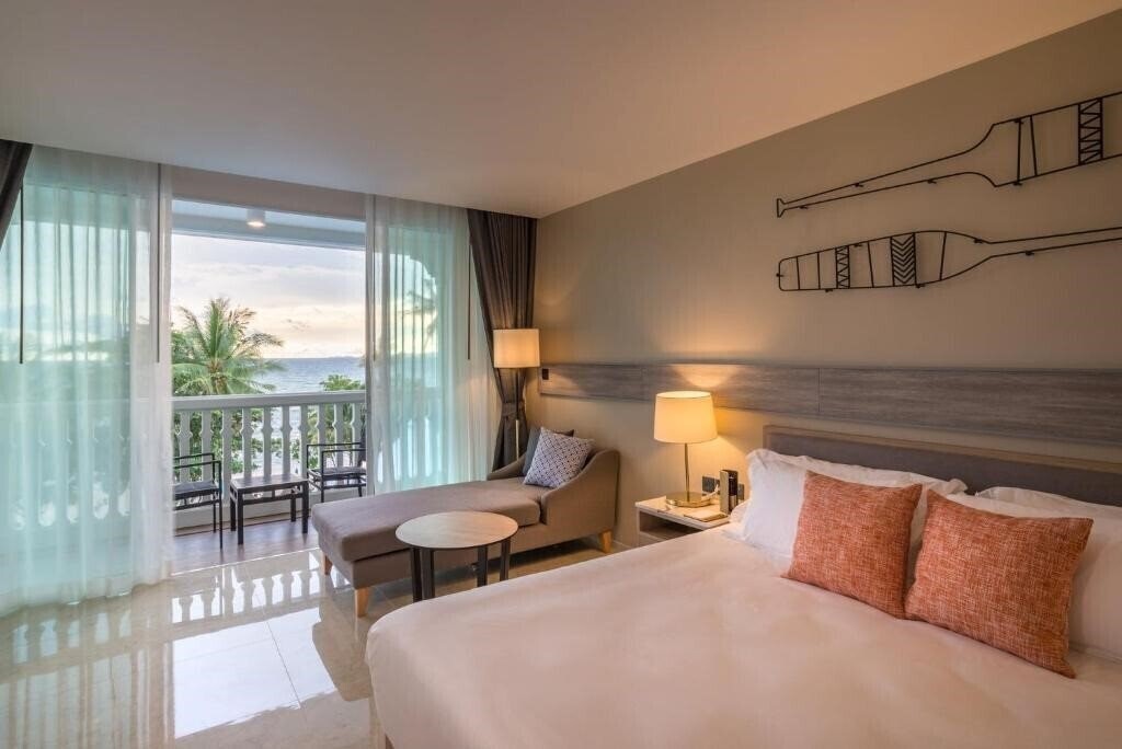 Фото Centara Ao Nang Beach Resort & Spa 4*
