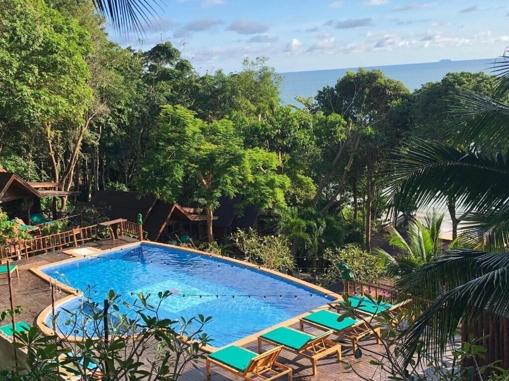 Отель Koh Jum Ocean Beach Resort 3*