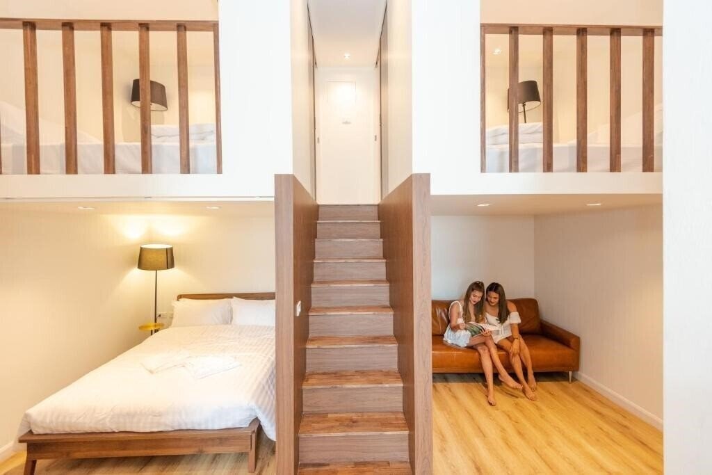 Imaginea Play Poshtel 4*