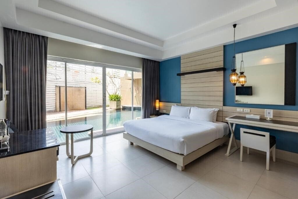 Отель The Small 3*