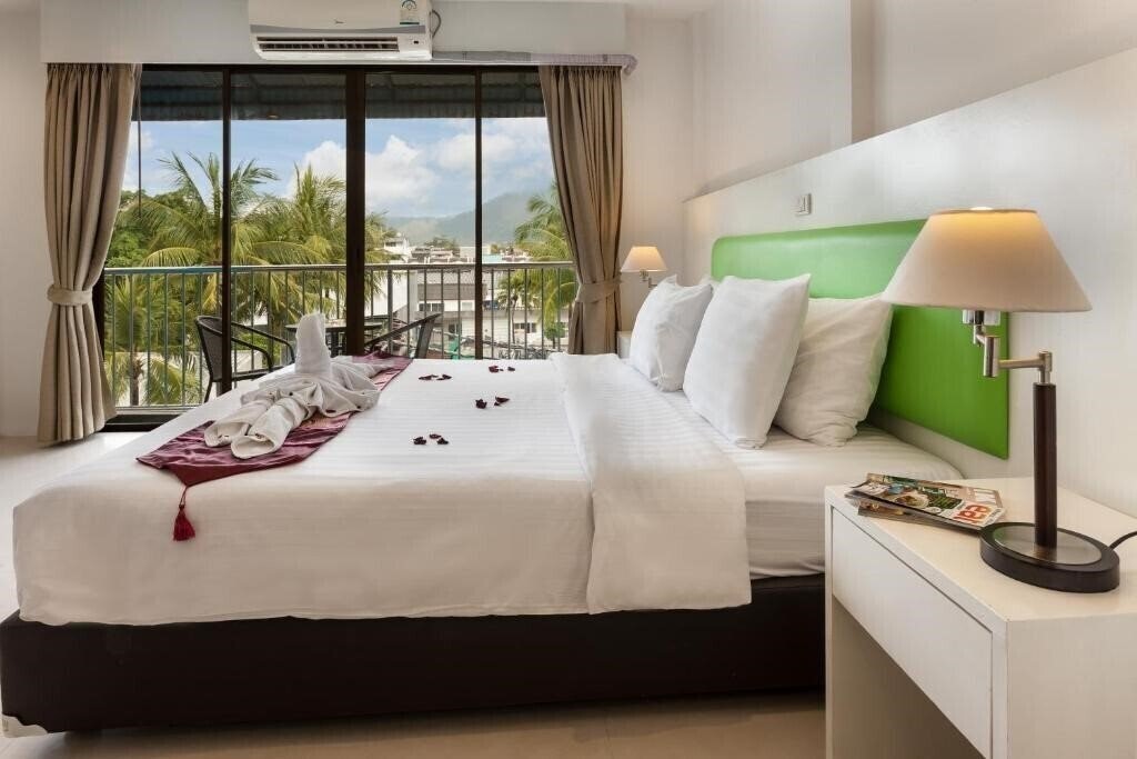 Отель Armoni Patong Beach Hotel By Andacura (ex. Icheck Inn Patong) 3*