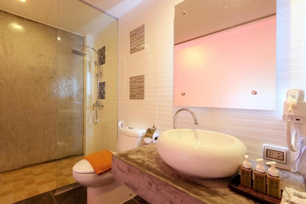 Фото Armoni Patong Beach Hotel By Andacura (ex. Icheck Inn Patong) 3*