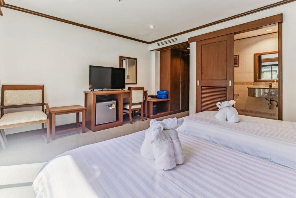 Imaginea Rattana Beach Hotel 3*