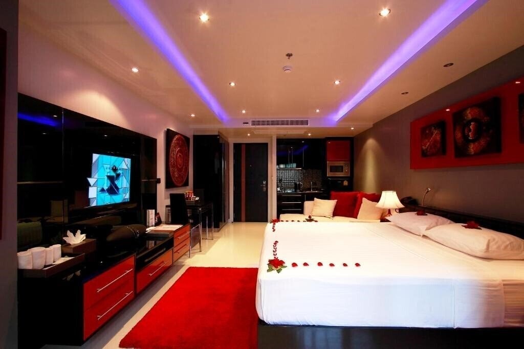 Отель Absolute Bangla Suites 4*