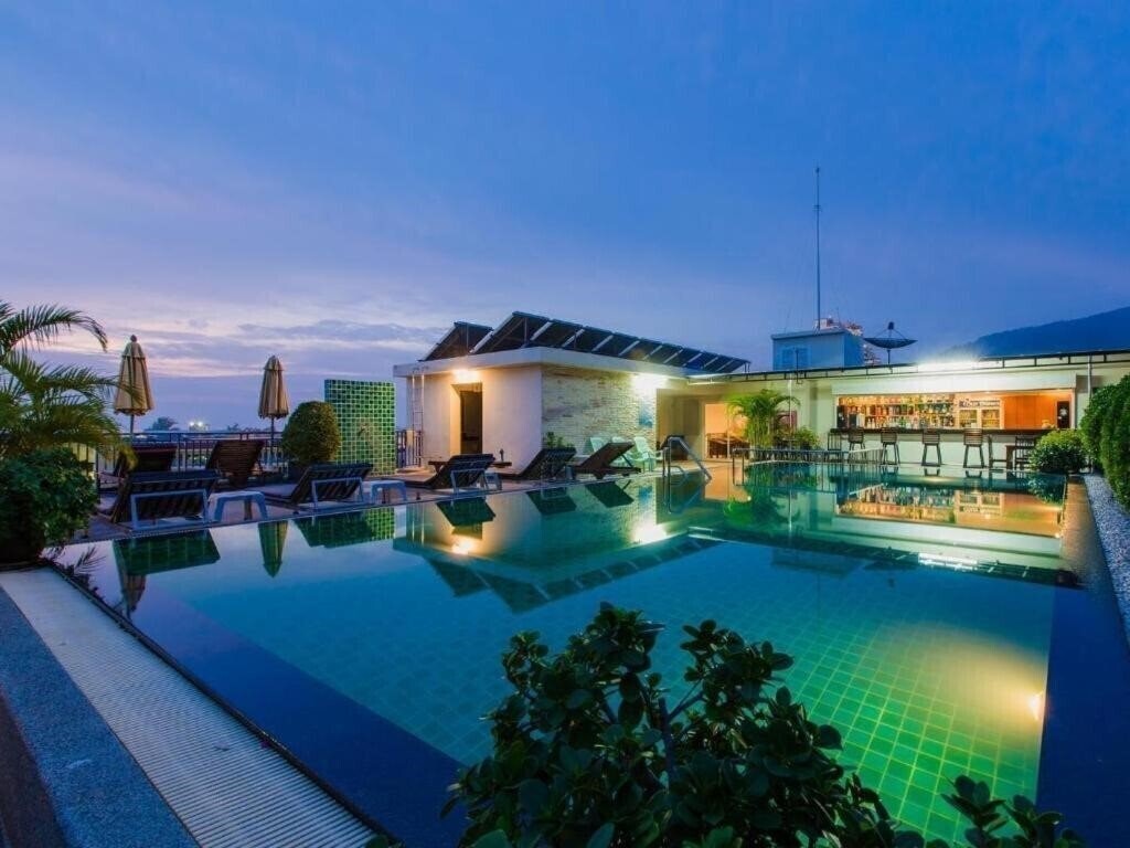 Imaginea Azure Phuket Hotel 3*