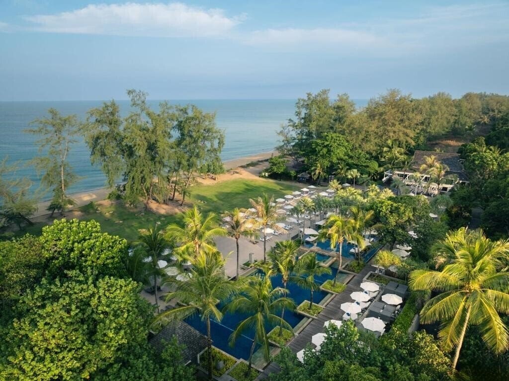 Отель Anantara Phuket Mai Khao Villas 5*