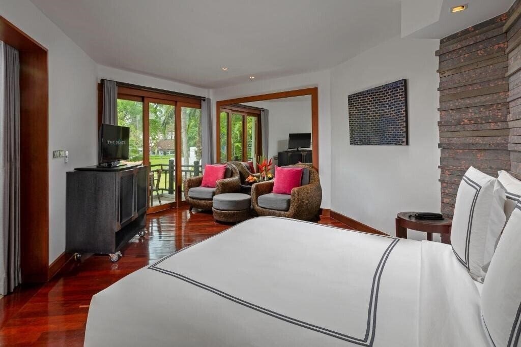 Отель The Slate Phuket Pearl Resort 5*
