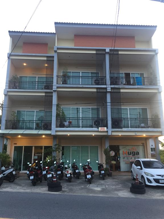 Hotel Huga Place 3*