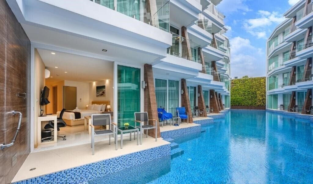 Hotel Beachfront Phuket 4*