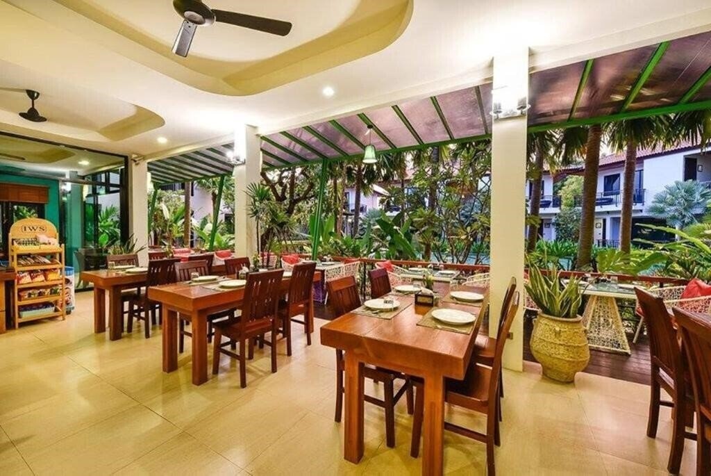 Imaginea Coco Retreat Phuket Resort And Spa 3*