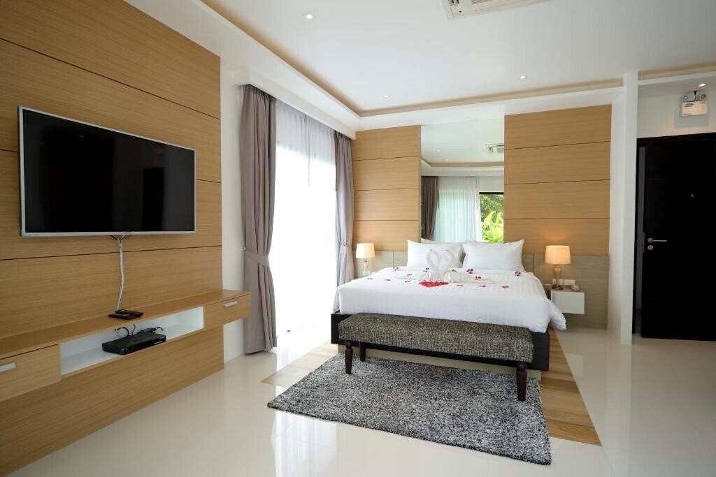 Imaginea Pumeria Resort Phuket 3*