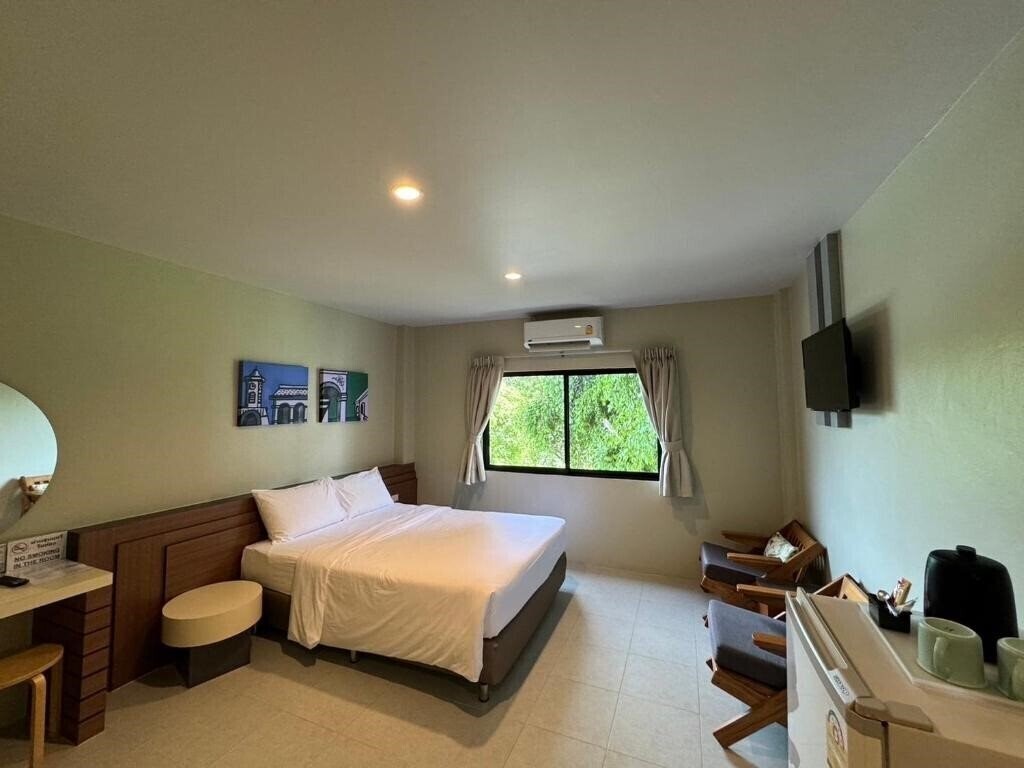 Imaginea Siri Hotel Phuket 1*
