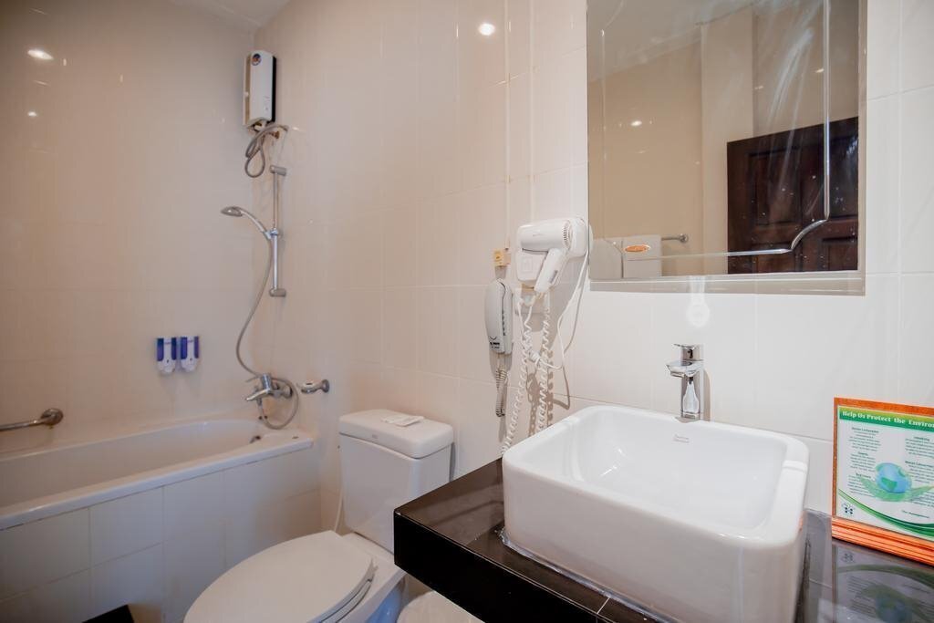 Imaginea Hyton Leelavadee Phuket 3*